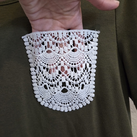 Shein Lace front pocket short sleeve Green Top Size Medium - Picture 2 of 8